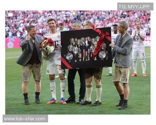 拜仁慕尼黑连庄九届德甲冠军,豪取冠军奖杯